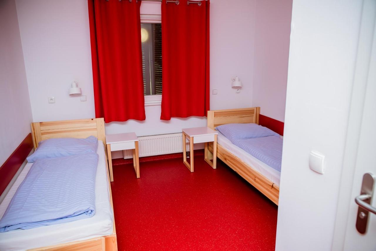 Miedzynarodowy Dom Spotkan Mlodziezy W Oswiecimiu Extérieur photo