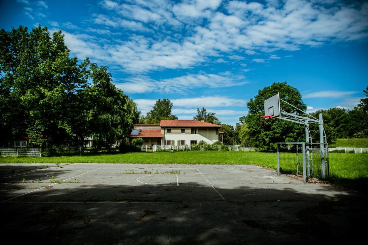Miedzynarodowy Dom Spotkan Mlodziezy W Oswiecimiu Extérieur photo
